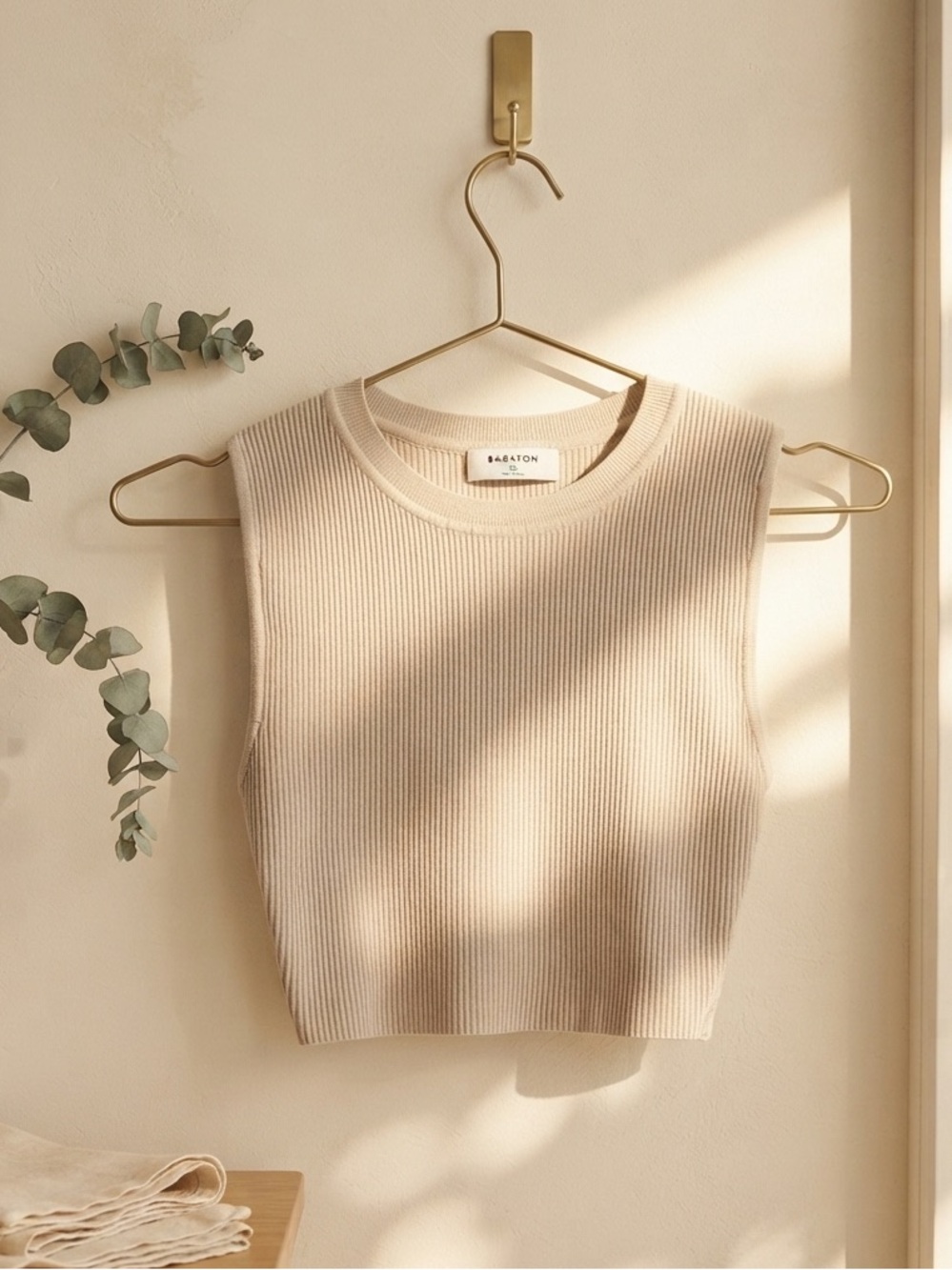 Aritzia Babaton Contour Ribbed Crop Tank Cream